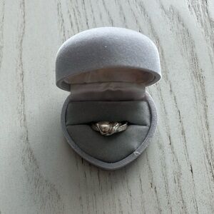 Elegant Silver Women's Ring size 6